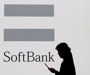 2018-12-06T055121Z_949671791_RC1FB171EAE0_RTRMADP_3_SOFTBANK-GROUP-DISRUPTION