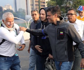 2019-04-30T111622Z_1234539734_RC1FE5580420_RTRMADP_3_VENEZUELA-POLITICS