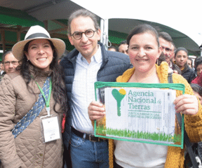 ENTREGA TIERRAS
