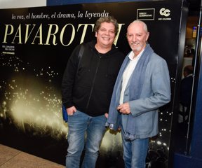 2. El cantante Chabuco y Mauricio Sánchez