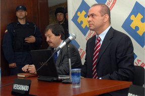 SALVATORE MANCUSO EN SU TERCER DIA DE VERSION LIBRE EN LA FISCALIA DE MEDELLIN.