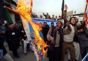 Afghan protesters bur (26823632)