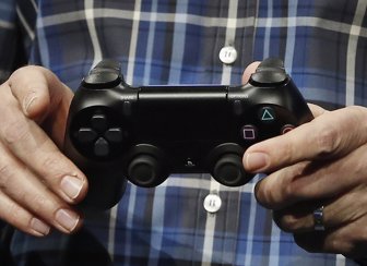PlayStation 4's lead (27093514)
