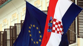02_eu_croatia_flags_59211