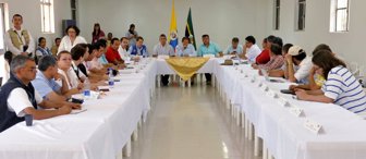 130713-1-vicepresidente-dialogo-campesinos-catatumbo-hm