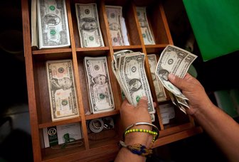2dolar-bloomberg0608-100