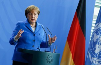 merkel0328-100
