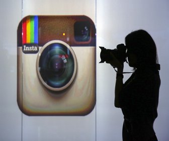 Illustrations Of Popular Mobile Apps And Social Media Sites