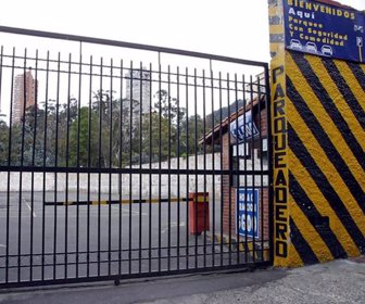PARQUEADEROS