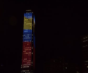 Torre Colpatria se iluminó con la tragedia de Armero