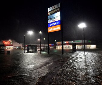 2017-08-29T083522Z_461607948_RC17A75E0F10_RTRMADP_3_STORM-HARVEY