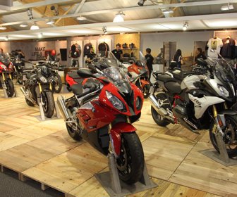 MOTOS