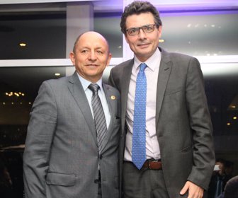 Homenaje al ministro de salud en Bogotá