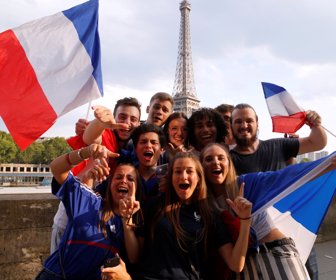 2018-07-15T175748Z_1841739233_RC16D746CED0_RTRMADP_3_SOCCER-WORLDCUP-FINAL-PARIS-FANS