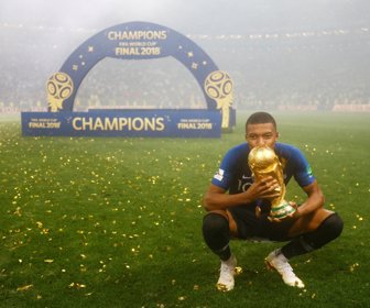 2018-07-15T175446Z_2117029189_RC1CB673D310_RTRMADP_3_SOCCER-WORLDCUP-FINAL
