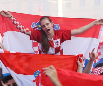 2018-07-15T180049Z_1769763785_RC1EA060EF00_RTRMADP_3_SOCCER-WORLDCUP-FINAL-ZAGREB-FANS
