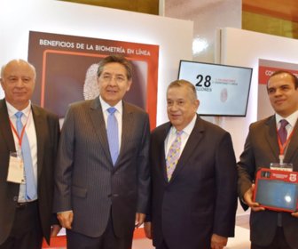 Presentación de novedades en biometría durante reunión de notarios en Bogotá