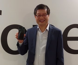 Jerry Shen presentando el dispositivo