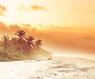 View over sunset over tropical beach by Palomino in Colombia