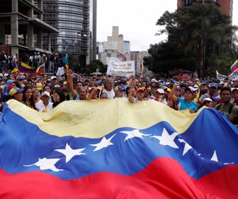 2019-01-23T154043Z_793782169_RC1CB699DDA0_RTRMADP_3_VENEZUELA-POLITICS1