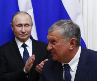 2019-02-08T155913Z_1126188555_RC13656FA080_RTRMADP_3_OIL-OPEC-RUSSIA-ROSNEFT