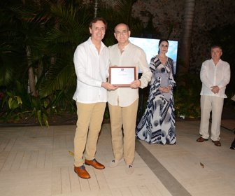 Ricardo-Hernandez-embajador-de-Chile-en-Colombia-Munir-Falah-presidente-de-Cine-Colombia1