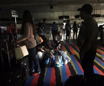 2019-03-25T212114Z_1122668214_RC12238ED610_RTRMADP_3_VENEZUELA-POLITICS-BLACKOUT