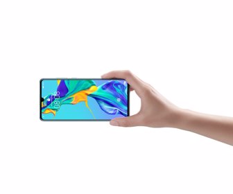 P30_Horizontal-Front-in-hand