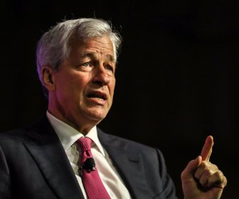 2019-04-09T165423Z_1543978422_RC138D250F70_RTRMADP_3_USA-POLITICS-1