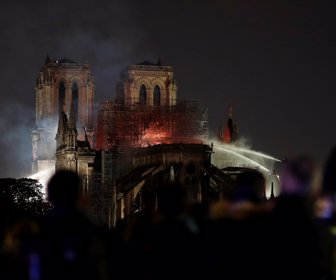 2019-04-15T223423Z_660990902_RC1FC6618760_RTRMADP_3_FRANCE-NOTREDAME