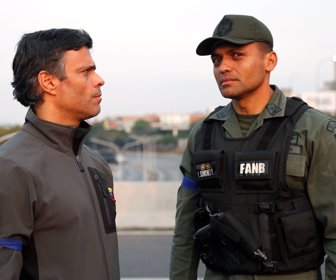 2019-04-30T105510Z_1975838608_RC16345AF060_RTRMADP_3_VENEZUELA-POLITICS