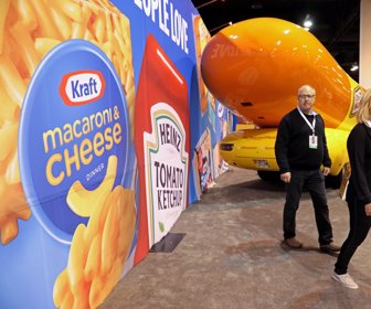 2019-05-04T170510Z_1521660825_RC18B4F5F100_RTRMADP_3_BERKSHIRE-BUFFETT