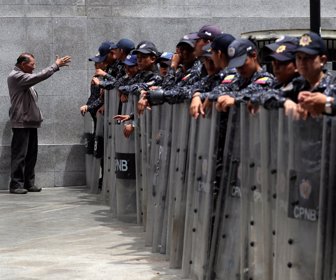 2019-05-14T192042Z_888628249_RC17ED9F3420_RTRMADP_3_VENEZUELA-POLITICS