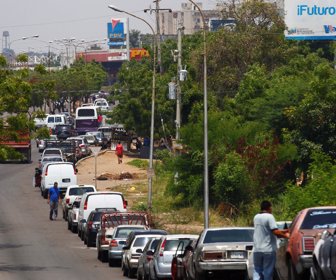 2019-05-17T225654Z_2131379261_RC1BFF55FA40_RTRMADP_3_VENEZUELA-POLITICS-GASOLINE (1)