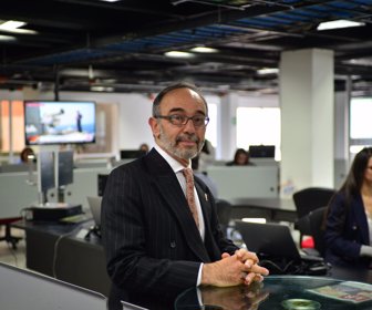 EMBAJADOR PETER TIBBER