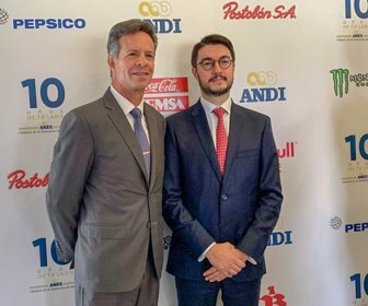 Roberto Enrique Montoya, Director ejecutivo del Icontec y Felipe Torres, director de la Camara de la Industria de Bebidas de la Andi