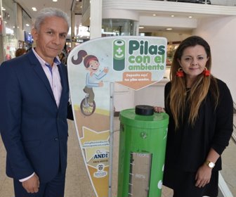 Alberto Ladino Director Ejecutivo de la Corporación Pilas con el ambiente Elizabeth Campos Directora ejecutiva de la fundación Sanar