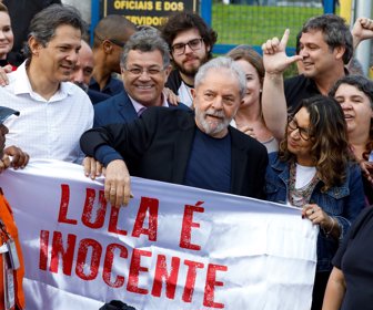 2019-11-08T210404Z_1077176655_RC297D9CVC3E_RTRMADP_3_BRAZIL-CORRUPTION-LULA (1)
