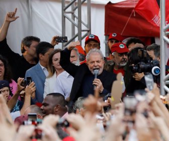 2019-11-08T221750Z_654433662_RC2A7D9YANUJ_RTRMADP_3_BRAZIL-CORRUPTION-LULA