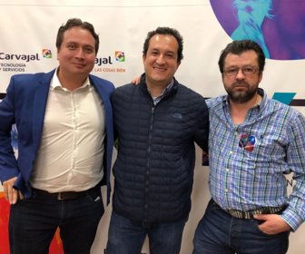 Luis Motta, gerente de innovación del Banco Agrario, Mauricio Ceballos, vicepresidente sector público de Carvajal TyS y Jose Prado, gerente de mercadeo de Carvajal TyS