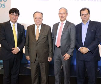Foto 1 -Carlos Ferrer, Director de Sodexo Colombia_ Efraín Forero, presidente de Davivienda_ Henry Bradford, rector del Cesa_ Juan Camilo Chaves, Director general de Sodexo para Américas.