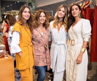 Adriana Arboleda, directora creativa Pink Filosofy, manager Irma Aristizabal, la presentadora Laura Tobon, y la presentadora Andrea Serna