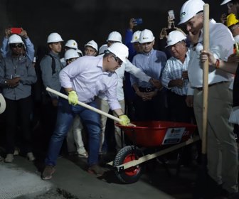 Iván Duque . calzada de la vía Aeropuerto El Edén – Armenia