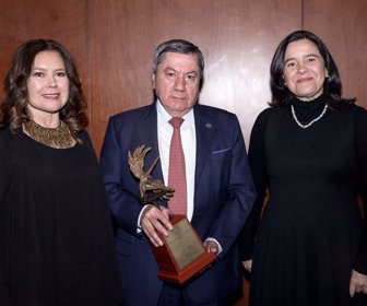 Gloria Vallejo Presidente del CPB, Fernando Barrera Periodista y Director del Teatro de bellas Artes Cafam Ganador del CPB a toda una vida y obra ,Sylvia Constain Ministra de las TIC, 1