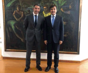 Director de la Agencia Colombia Compra Eficiente, José O’Meara, y el gerente de la Federación Nacional de Cafeteros (FNC), Roberto Vélez Vallejo