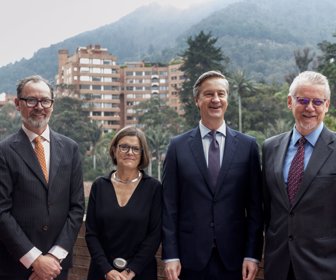 Los embajadores de Dinamarca, Erik Høeg; Finlandia, Jarmo Matti Kuuttila; y Suecia, Ewa Werner Dahlin