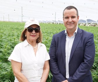 Margarita Caballero, Ministra de Justicia y Andrés Botero Director de Operaciones de PharmaCielo