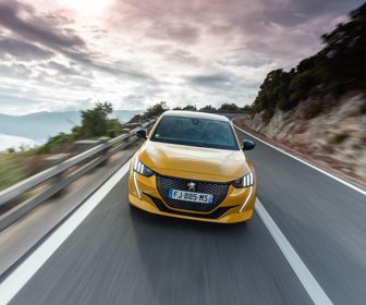 PEUGEOT_208_GTLine_Yellow