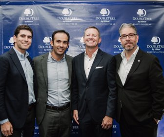 Pablo Maturana, director desarrollo Hilton, Juan Arboleda, director brand performance, Sean Wooden, VP brands América, & Rodolfo Amaya