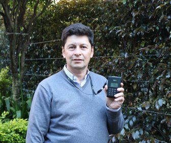 CARLOS NEIRA, CAJERO